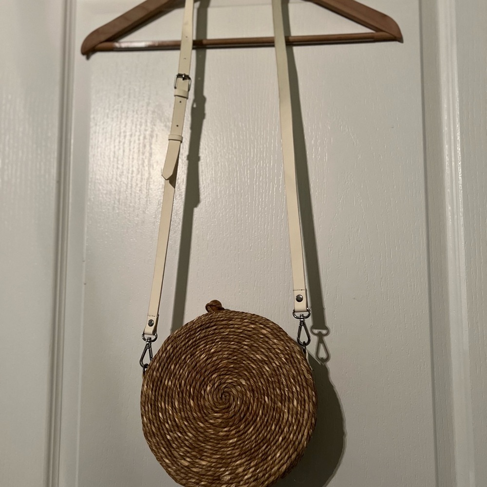 Handcrafted Shell-Embellished Round Bag - Picture 6 of 6